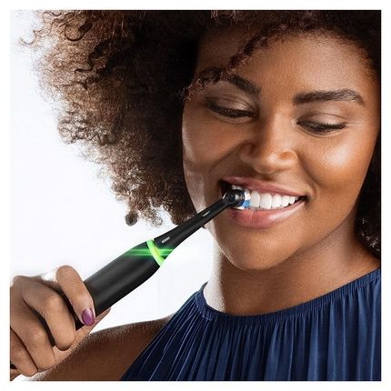 Oral-B Io Series 4 Magnetic Toothbrush Matt Black + Case - Image 3