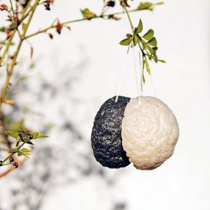 Konjac Face Sponge With Active Bamboo Ash For Cleansing Pores And Absorbing Oil - Ideal For Oily And Acne-Prone Skin - Image 3