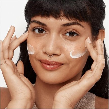 Olay Total Effects 7-In-1 Anti-Aging Moisturizer With Spf15 Niacinamide Vitamin C And E 50Ml - Image 3