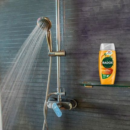 Radox Mineral Therapy Feel Revived Shower Gel With Mandarin & Apricot Scent 225Ml - Image 3
