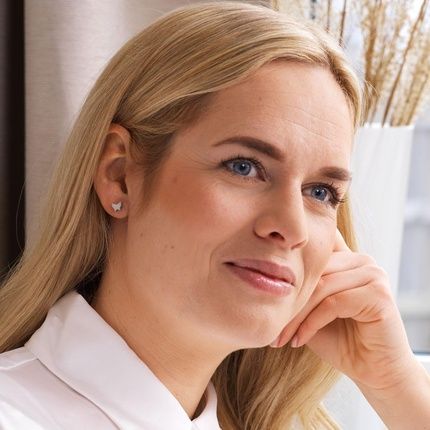 Blomdahl Hypoallergenic Silver Titanium 8Mm Butterfly Stud Earrings - Image 3