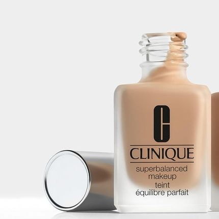 Clinique Superbalanced Oil-Free Liquid Foundation Makeup For Dry To Oily Skin - Image 3