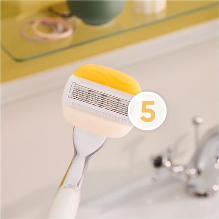 Venus Comfortglide Coconut With Olay Platinum Razor - Image 3