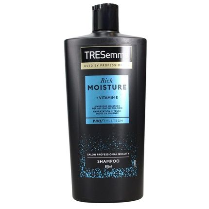 Tresemme Rich Moisture Shampoo With Vitamin E 685Ml