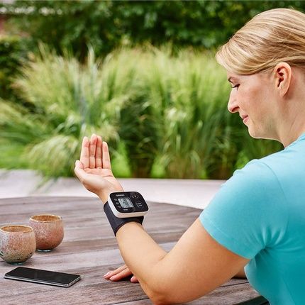 Omron Rs3 Intelli It Wrist Blood Pressure Monitor With Free Smartphone App For Ios/Android 60 Memory Spaces - Image 3