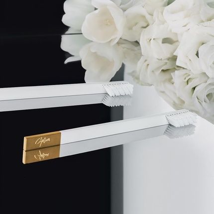 Apriori White Gold Medium Premium Toothbrush