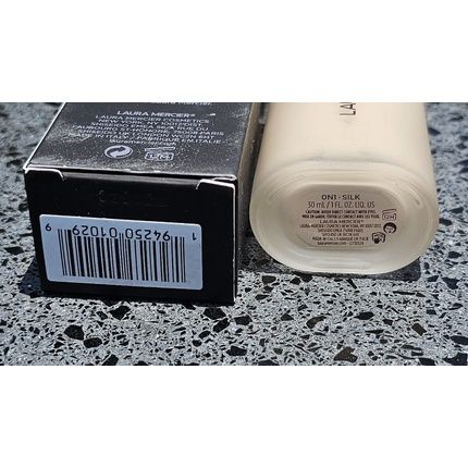 Laura Mercier Real Flawless Weightless Perfecting Foundation 1 Fl Oz - Image 3