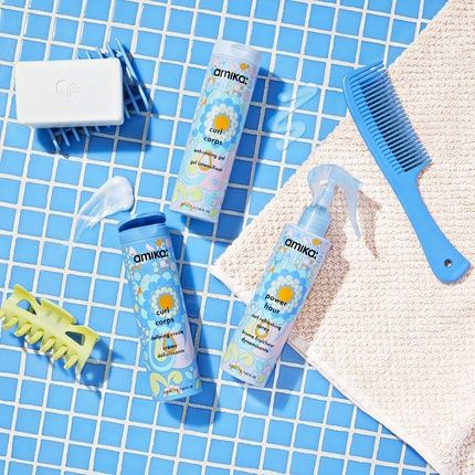 Amika Power Hour Curl Refreshing Spray Signature - Image 3