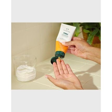 The Body Shop Vitamin C Microdermabrasion Glow Boosting 100Ml With Camu Camu