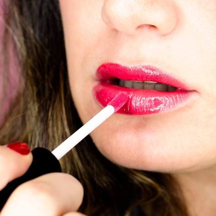 Camaleon Cosmetics Metallic Gloss Lipgloss Volumizing Hyaluronic Acid Vegan 9Ml Metallic Cherry - Image 3