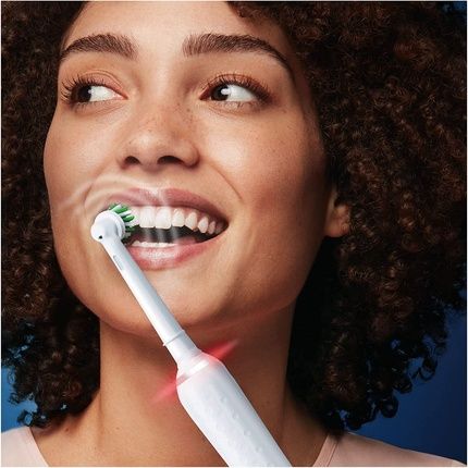 Oral-B Electric Toothbrush Pro 3 3500 White - Image 3