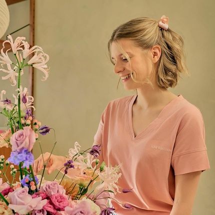 Invisibobble Everclaw S Oasis Coral Crush Small Hair Clip In Soft Coral Red - Image 3