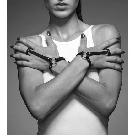 Bijoux Indiscrets Maze Hand Bracelet Harness Vegan Leather For Wrist And Fingers Black