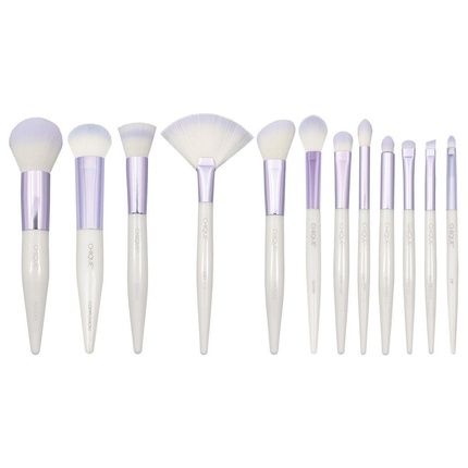 Chique Studio Small Eyeshadow Brush - Image 3