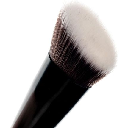 Brushworks No. 9 Angled Flat Top Foundation Buffing Brush - Image 3
