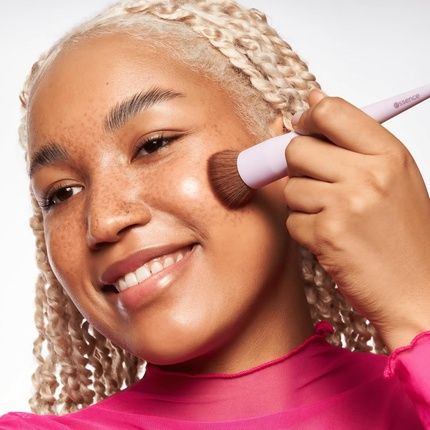 Essence Make Up Buffer Brush No. 01 Multi-Colour Nanoparticles Free - Image 3