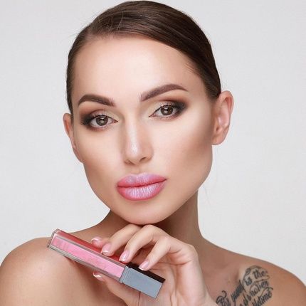 قلم تحديد الشفاه السائل من آدن لتغطية مثالية طوال اليوم