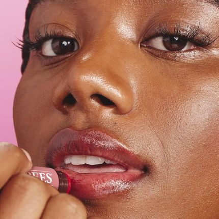 Burt'S Bees 100% Natural Tinted Lip Balm Red Dahlia With Shea Butter And Botanical Waxes - Image 3