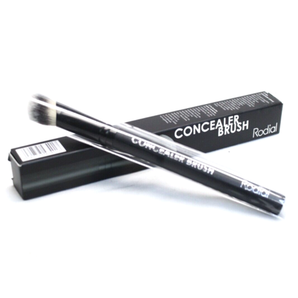 Rodial Ultra Soft Synthetic Baby Teddy Concealer Brush - Image 3