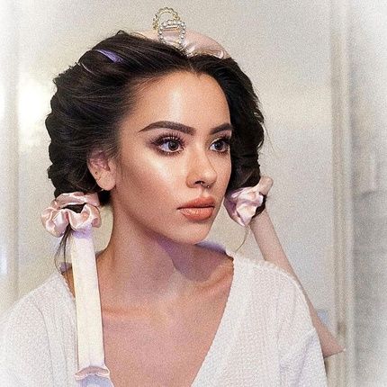 The Vintage Cosmetic Company Satin Foam Hair Curler With Matching Satin Scrunchies Pink Design - Image 3