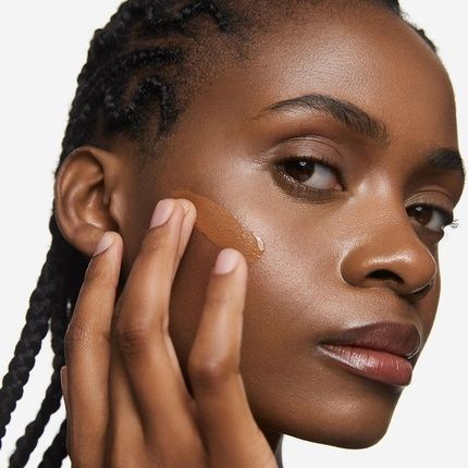 Inglot Illuminating Foundation With Skincare Benefits And Sunscreen - Image 3