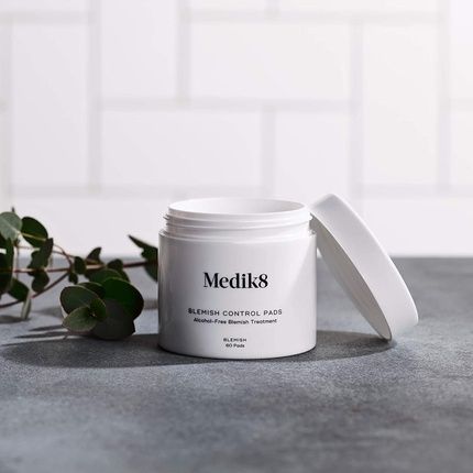 Medik8 Wipes 60 Units Controlling Interests Of Acne - Image 3